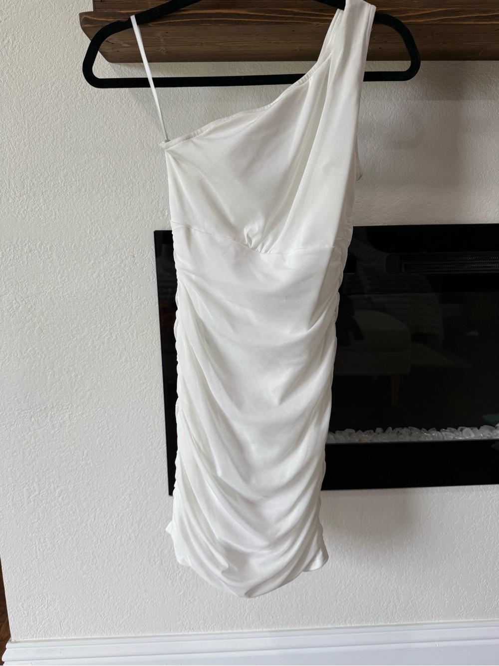 Elegant White One-Shoulder Ruched Cocktail Dress